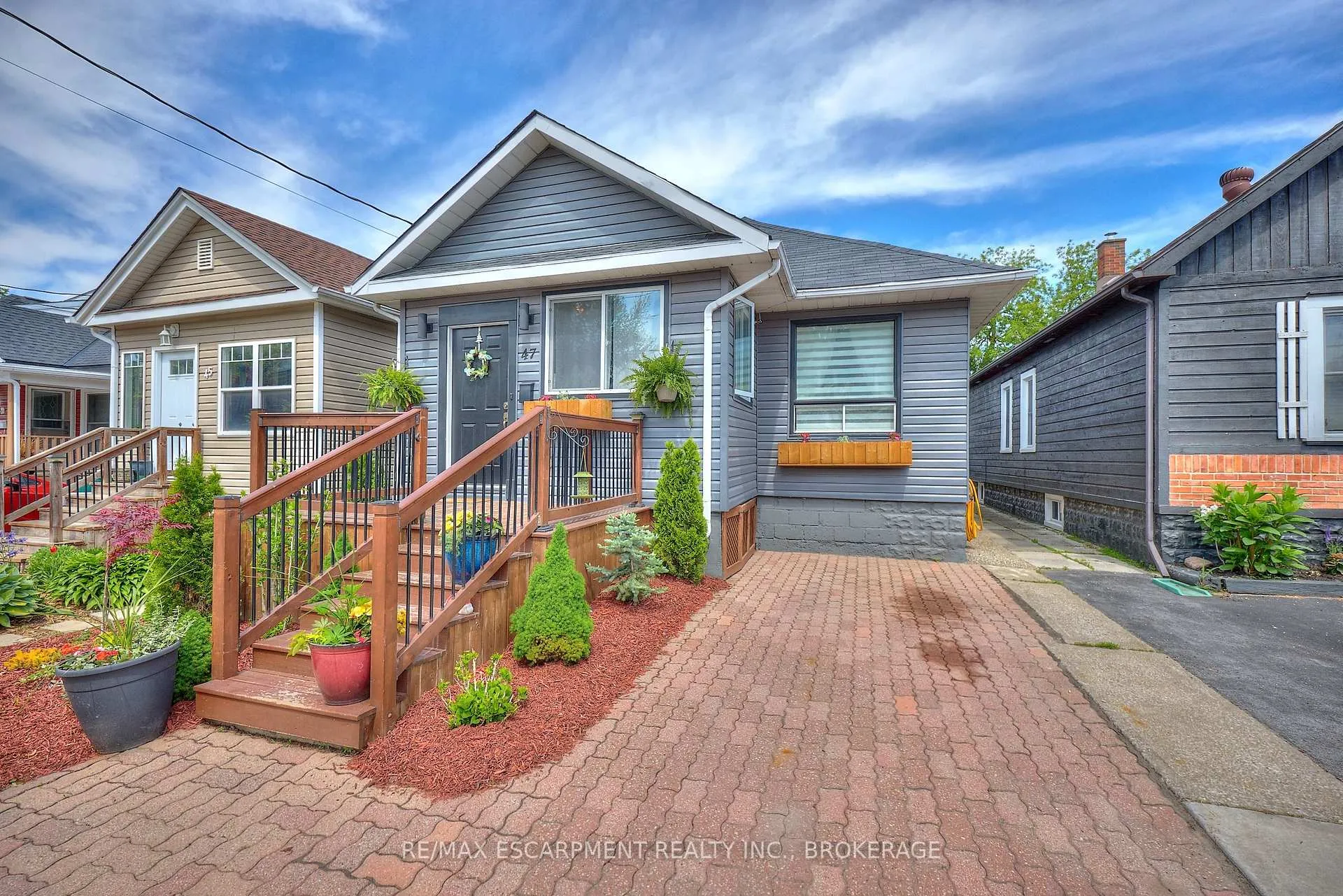 Photo 2 of 47 Lowell Avenue, St. Catharines, Downtown — HOMEH