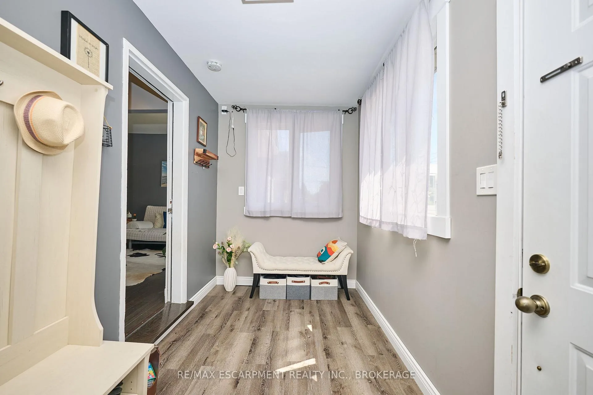 Photo 4 of 47 Lowell Avenue, St. Catharines, Downtown — HOMEH