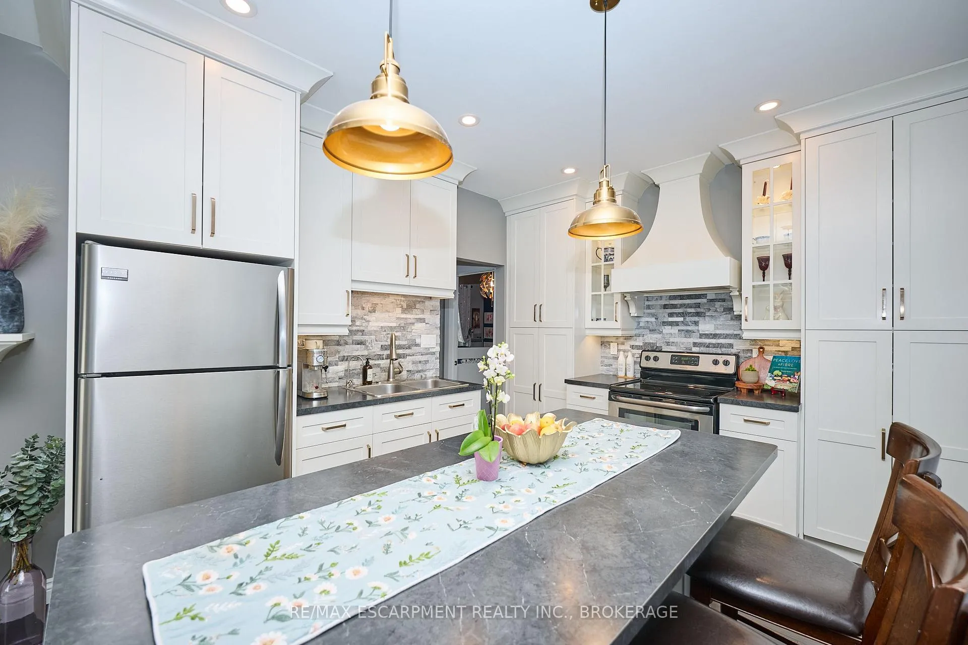 Photo 9 of 47 Lowell Avenue, St. Catharines, Downtown — HOMEH