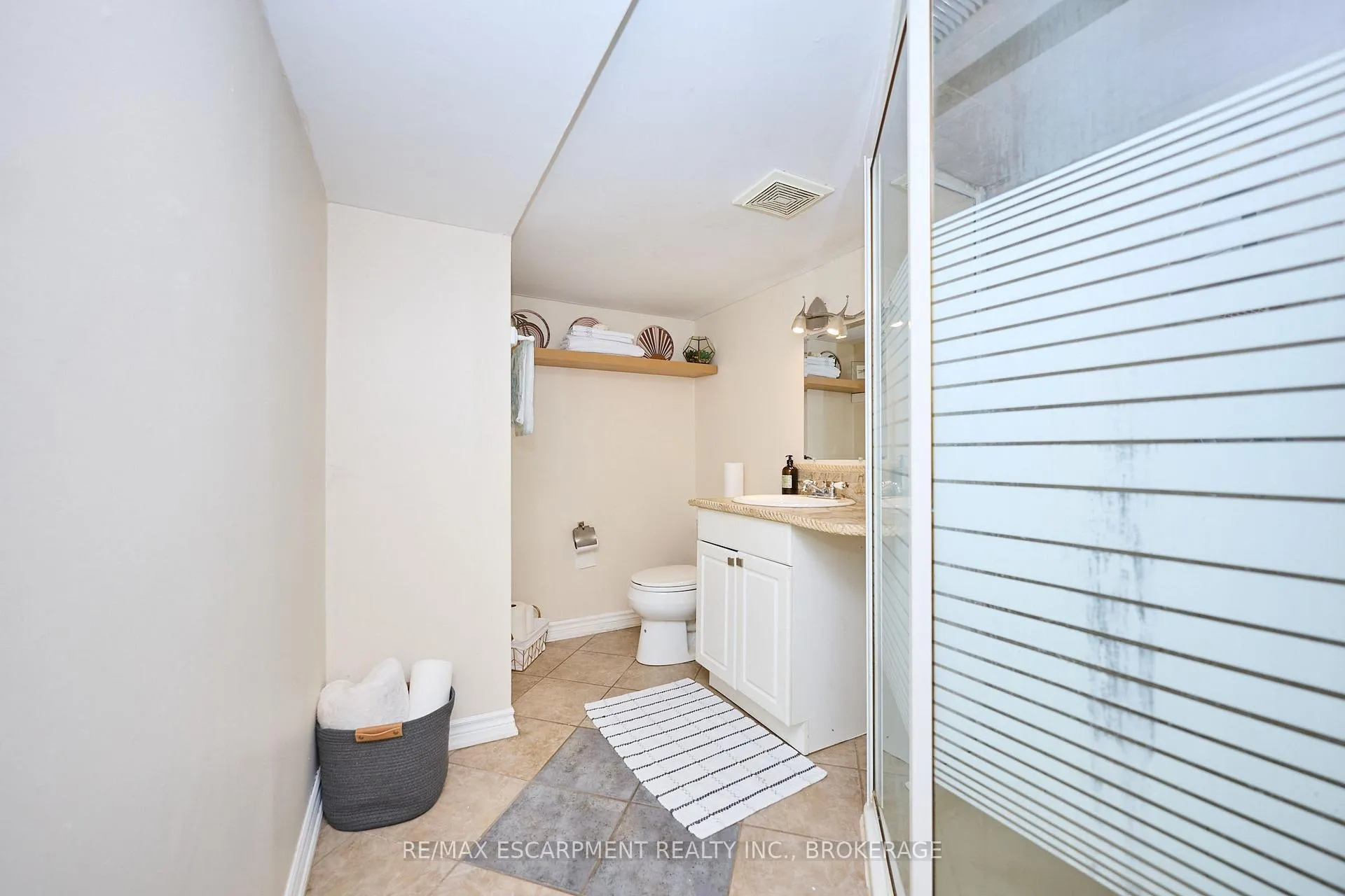 Photo 17 of 47 Lowell Avenue, St. Catharines, Downtown — HOMEH