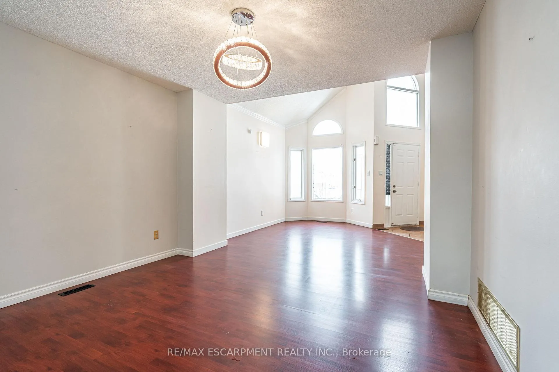 Photo 7 of 104 Lord Simcoe Drive, Brampton, Westgate — HOMEH