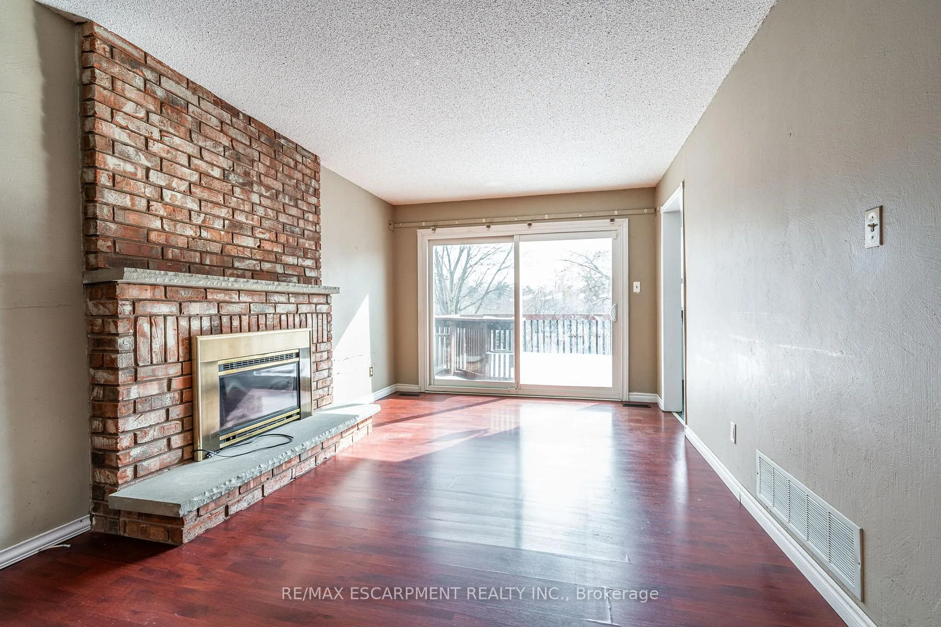 Photo 9 of 104 Lord Simcoe Drive, Brampton, Westgate — HOMEH