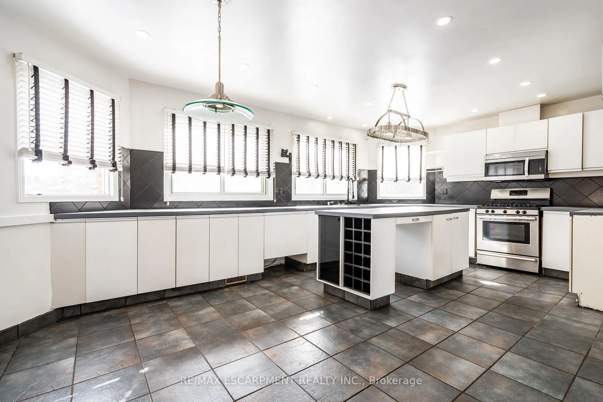 Photo 10 of 104 Lord Simcoe Drive, Brampton, Westgate — HOMEH