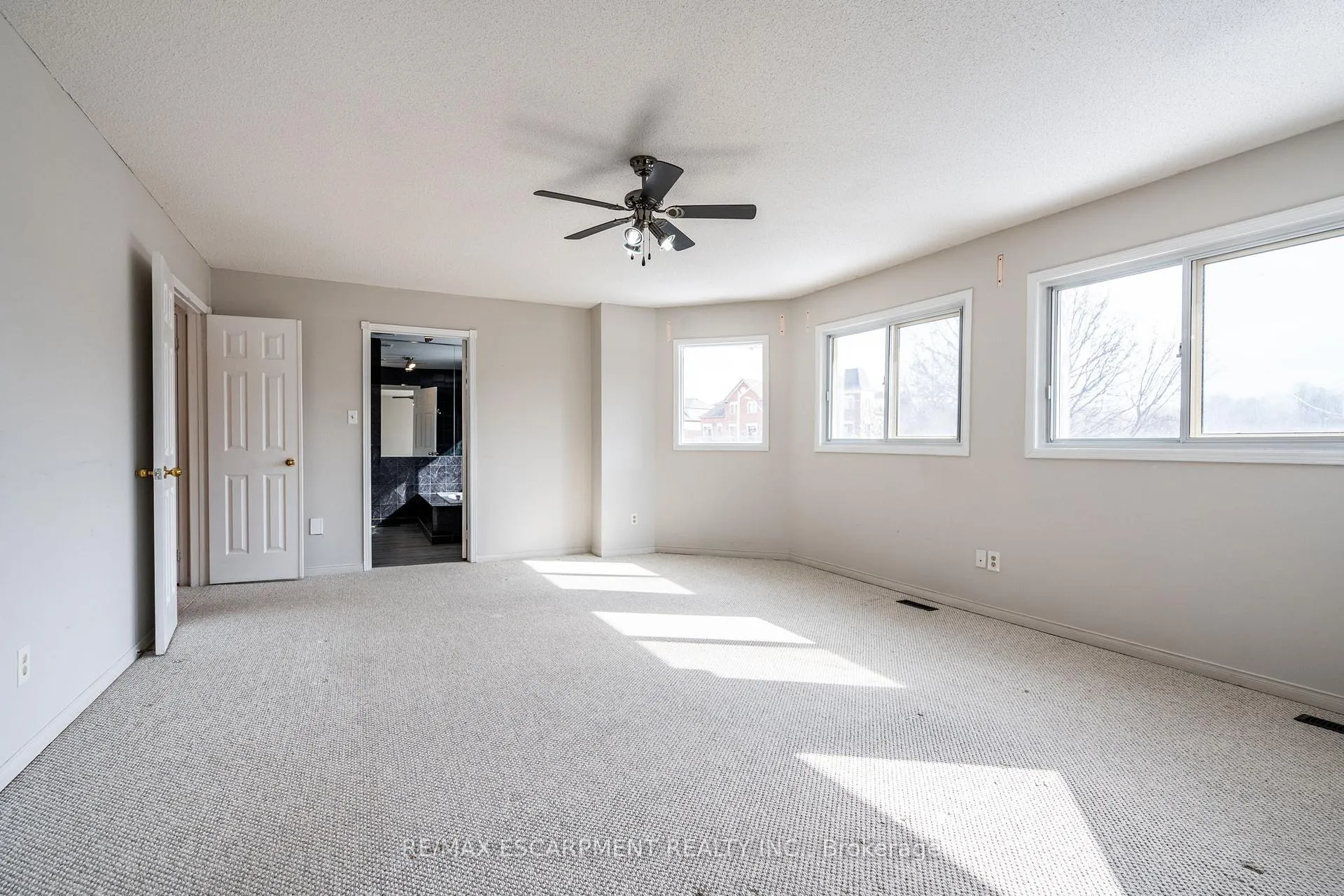 Photo 17 of 104 Lord Simcoe Drive, Brampton, Westgate — HOMEH