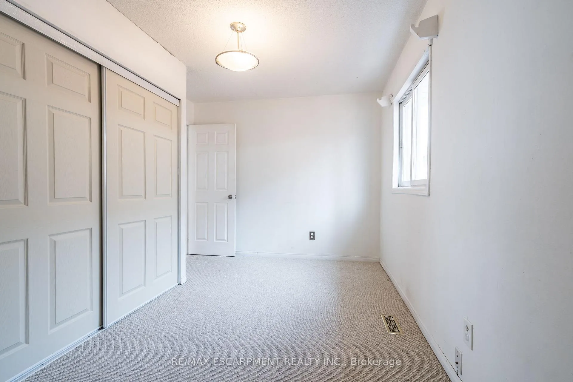 Photo 22 of 104 Lord Simcoe Drive, Brampton, Westgate — HOMEH