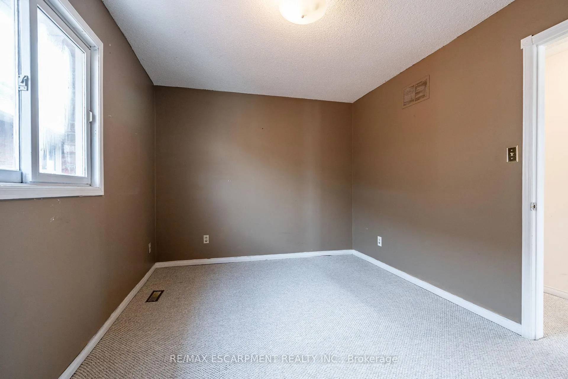 Photo 23 of 104 Lord Simcoe Drive, Brampton, Westgate — HOMEH