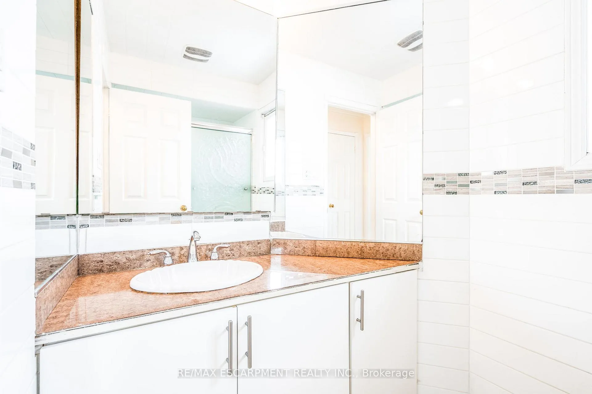 Photo 27 of 104 Lord Simcoe Drive, Brampton, Westgate — HOMEH