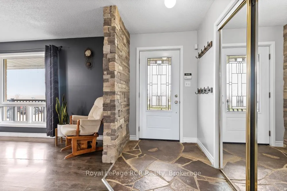 Photo 9 of 8008 Wellington Road 7, Mapleton, Rural Mapleton — HOMEH