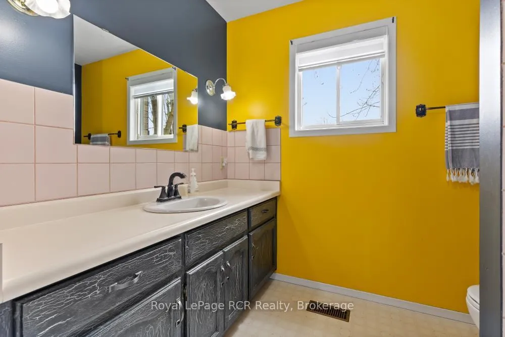 Photo 16 of 8008 Wellington Road 7, Mapleton, Rural Mapleton — HOMEH