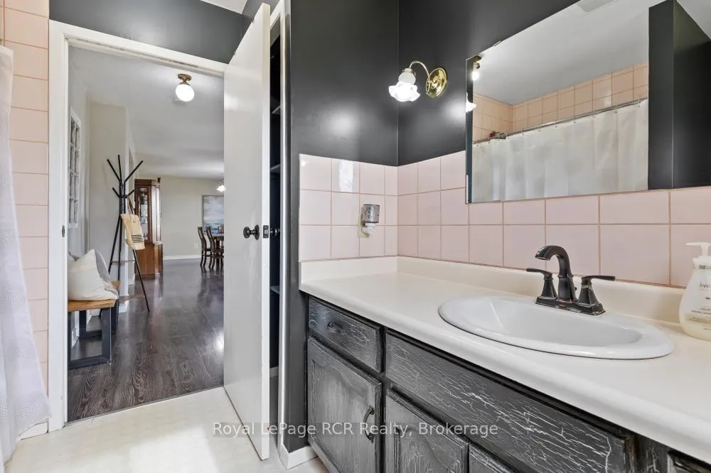 Photo 17 of 8008 Wellington Road 7, Mapleton, Rural Mapleton — HOMEH