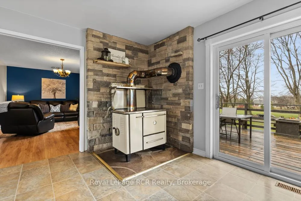 Photo 21 of 8008 Wellington Road 7, Mapleton, Rural Mapleton — HOMEH