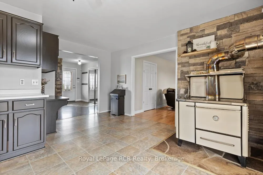 Photo 22 of 8008 Wellington Road 7, Mapleton, Rural Mapleton — HOMEH