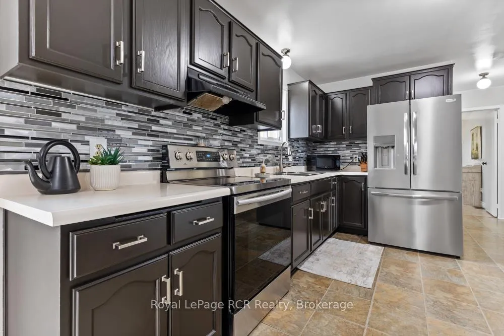 Photo 24 of 8008 Wellington Road 7, Mapleton, Rural Mapleton — HOMEH