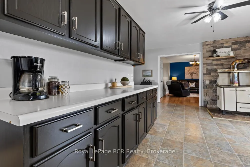Photo 25 of 8008 Wellington Road 7, Mapleton, Rural Mapleton — HOMEH