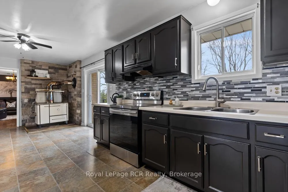 Photo 26 of 8008 Wellington Road 7, Mapleton, Rural Mapleton — HOMEH