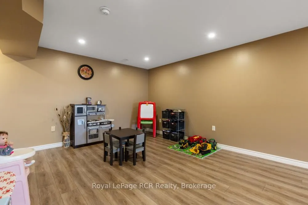 Photo 31 of 8008 Wellington Road 7, Mapleton, Rural Mapleton — HOMEH