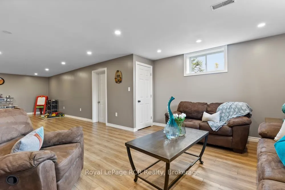 Photo 35 of 8008 Wellington Road 7, Mapleton, Rural Mapleton — HOMEH