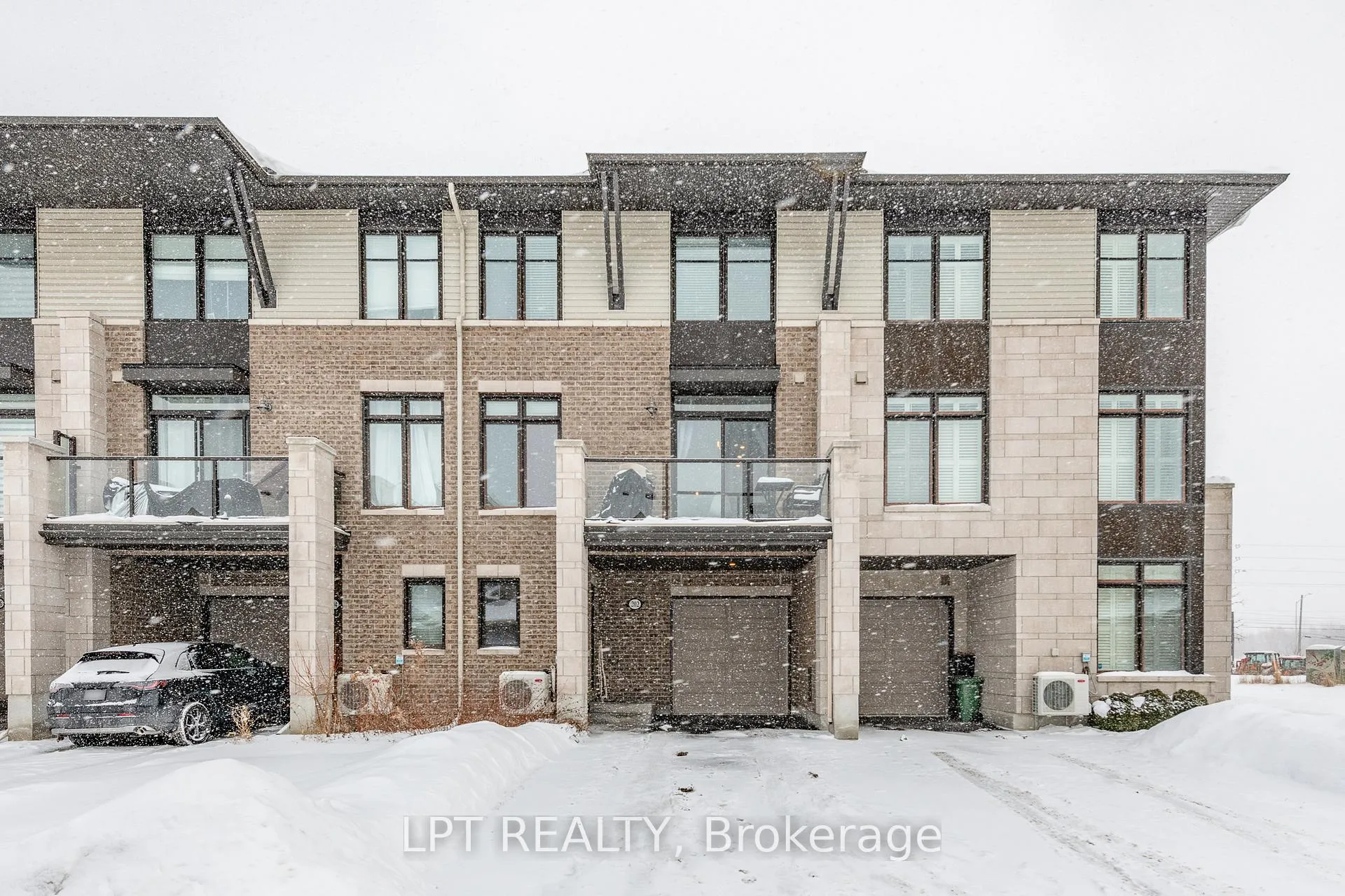 Photo 2 of 202 Hawkmere Way, Ottawa, Blossom Park/Kemp Park/Findlay Creek — HOMEH