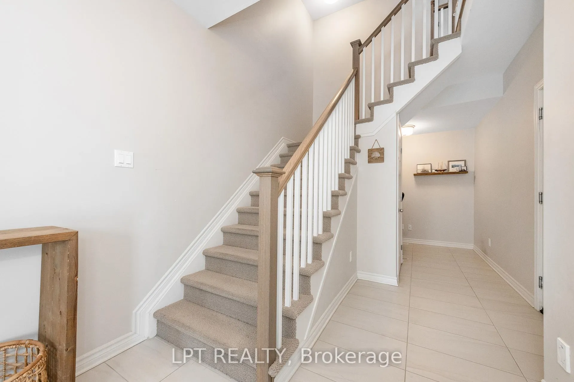 Photo 6 of 202 Hawkmere Way, Ottawa, Blossom Park/Kemp Park/Findlay Creek — HOMEH
