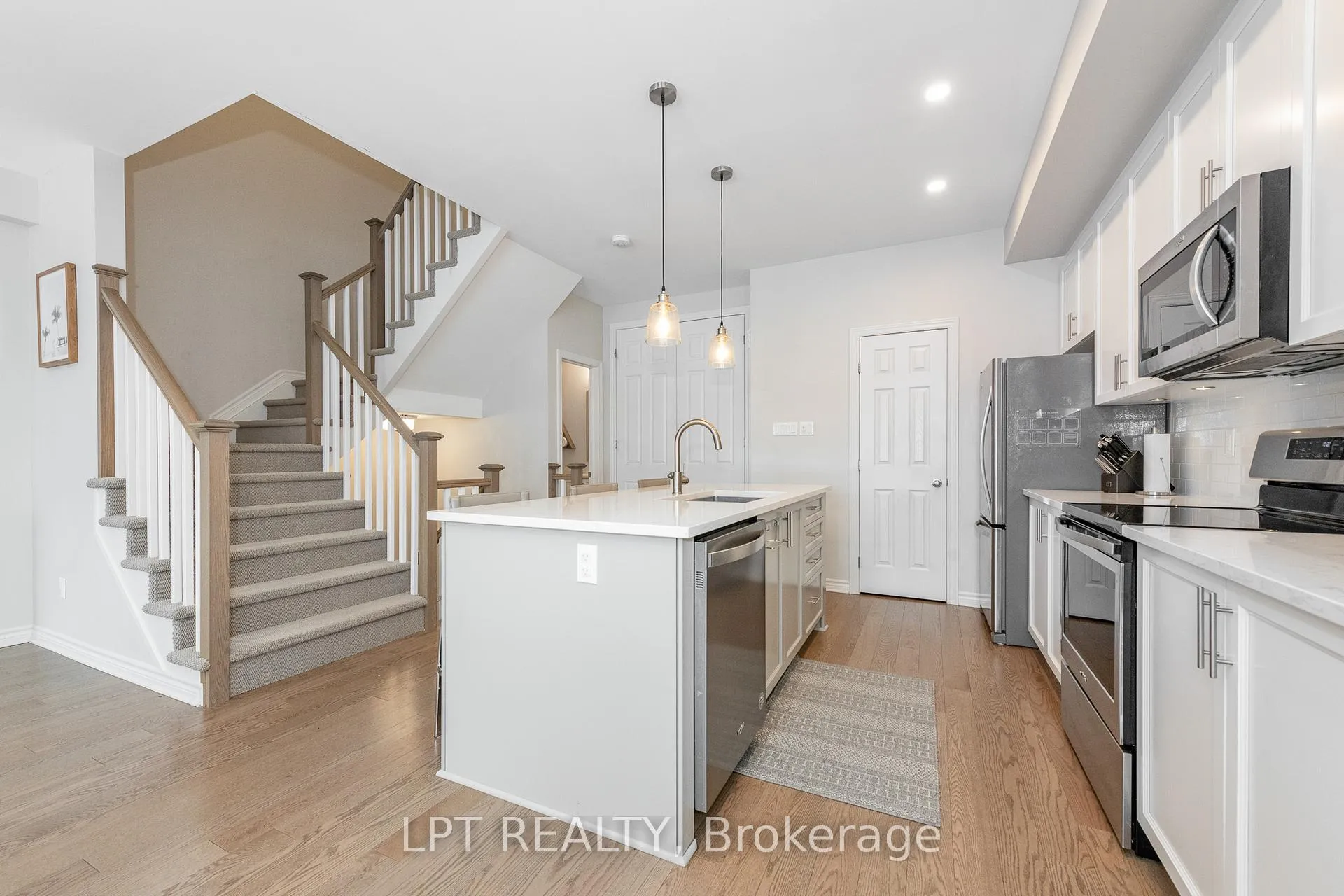 Photo 10 of 202 Hawkmere Way, Ottawa, Blossom Park/Kemp Park/Findlay Creek — HOMEH