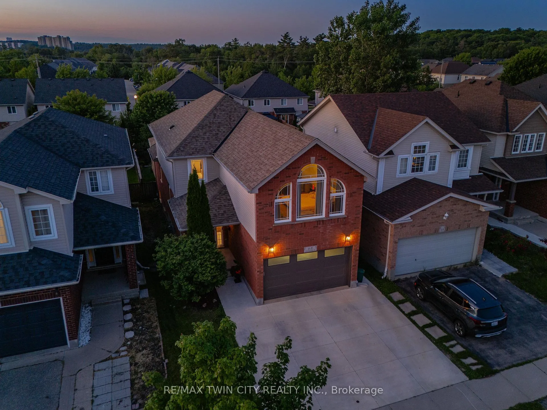 Photo 3 of 68 Steepleridge Street, Kitchener — HOMEH