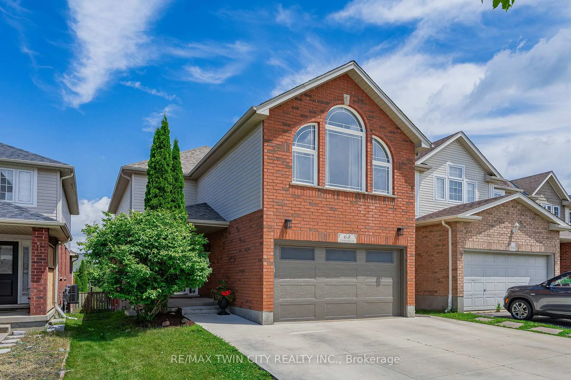 Photo 5 of 68 Steepleridge Street, Kitchener — HOMEH