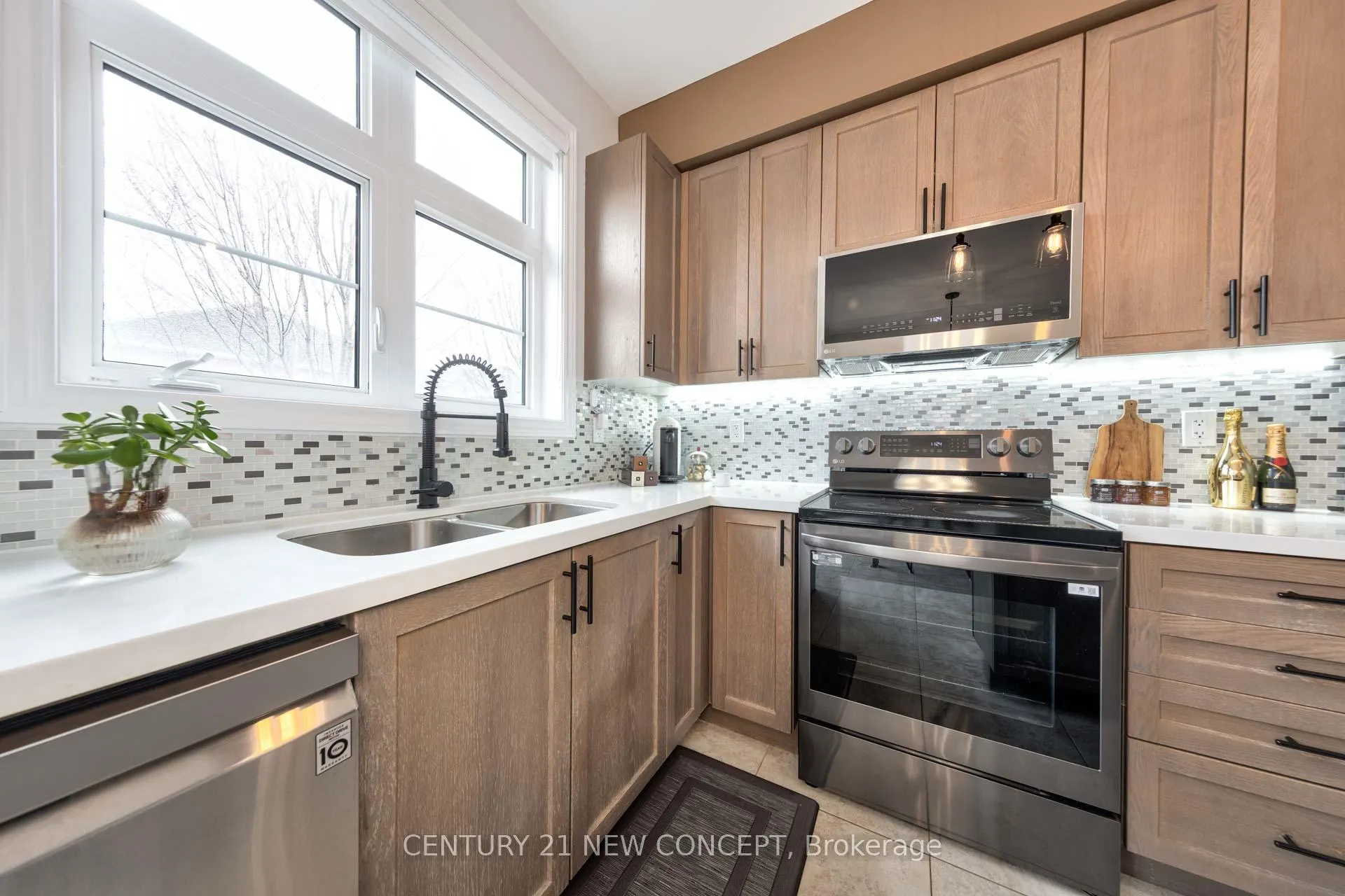 Photo 19 of 27 Vedette Way, Vaughan, Vellore Village — HOMEH