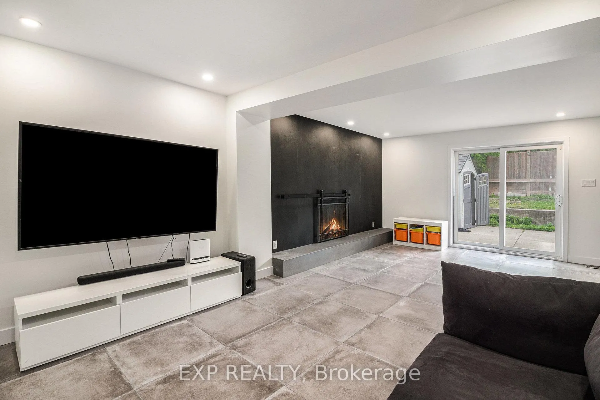 Photo 8 of 2195 Niagara Drive, Ottawa, Applewood Acres — HOMEH