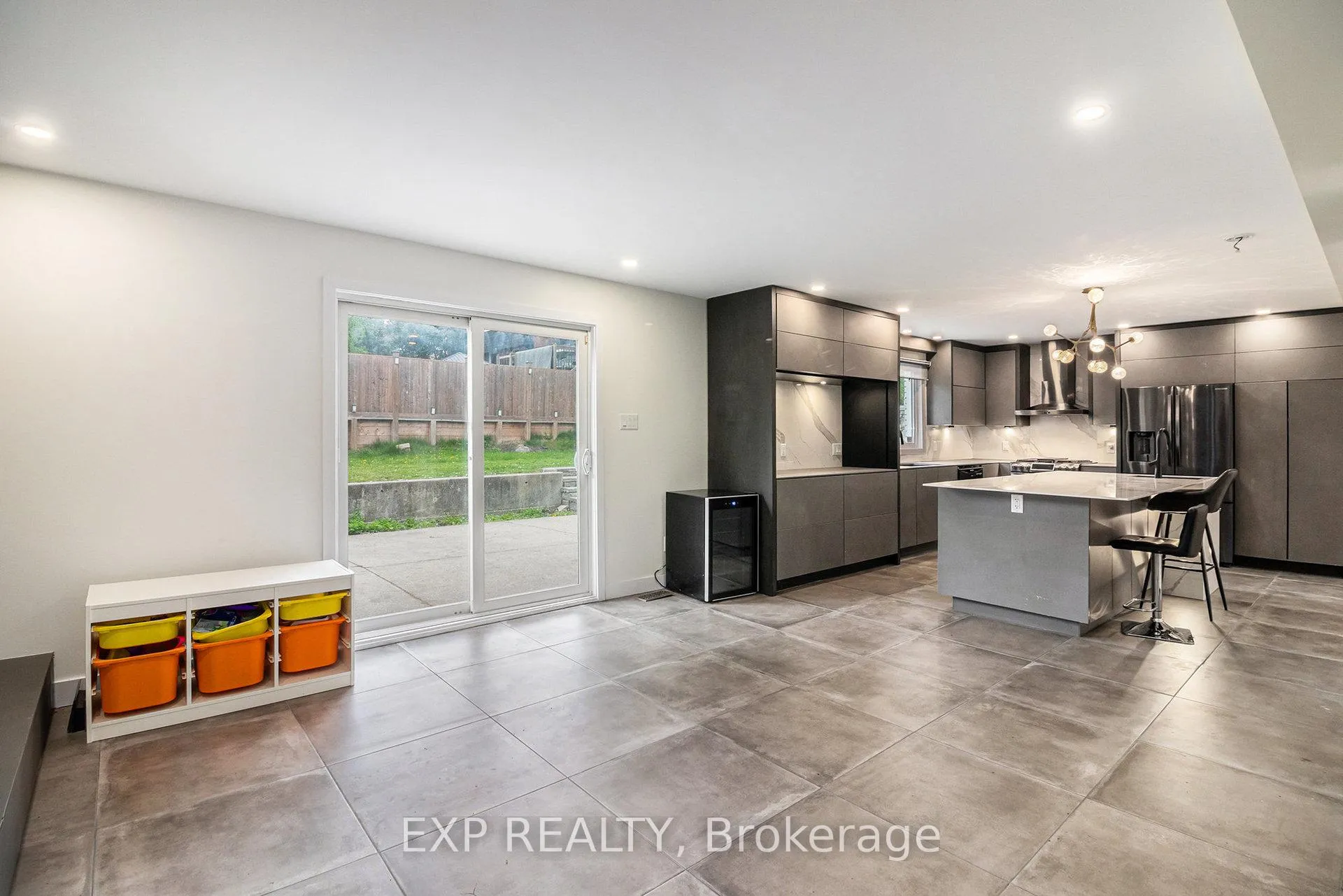 Photo 9 of 2195 Niagara Drive, Ottawa, Applewood Acres — HOMEH