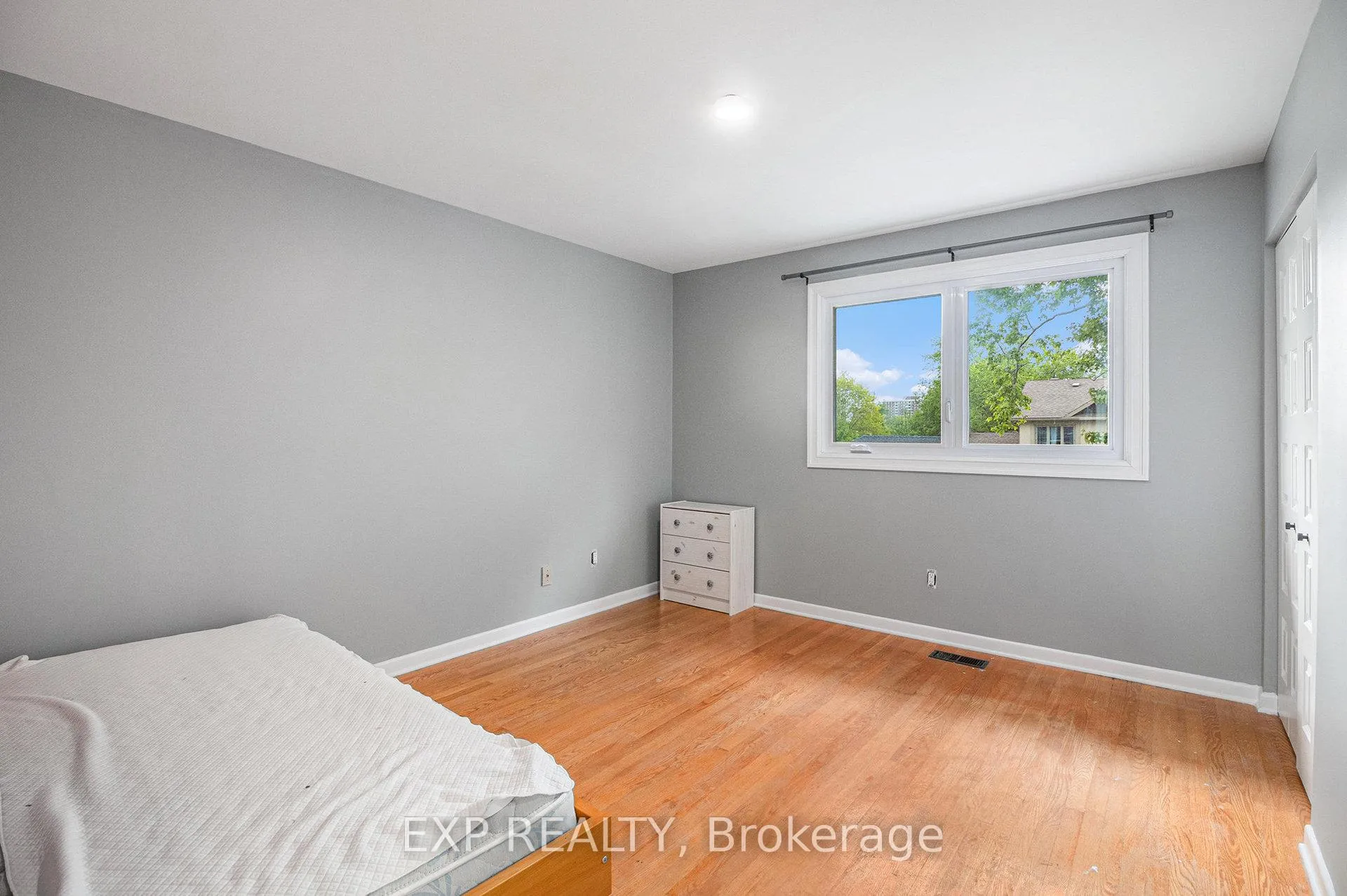 Photo 27 of 2195 Niagara Drive, Ottawa, Applewood Acres — HOMEH