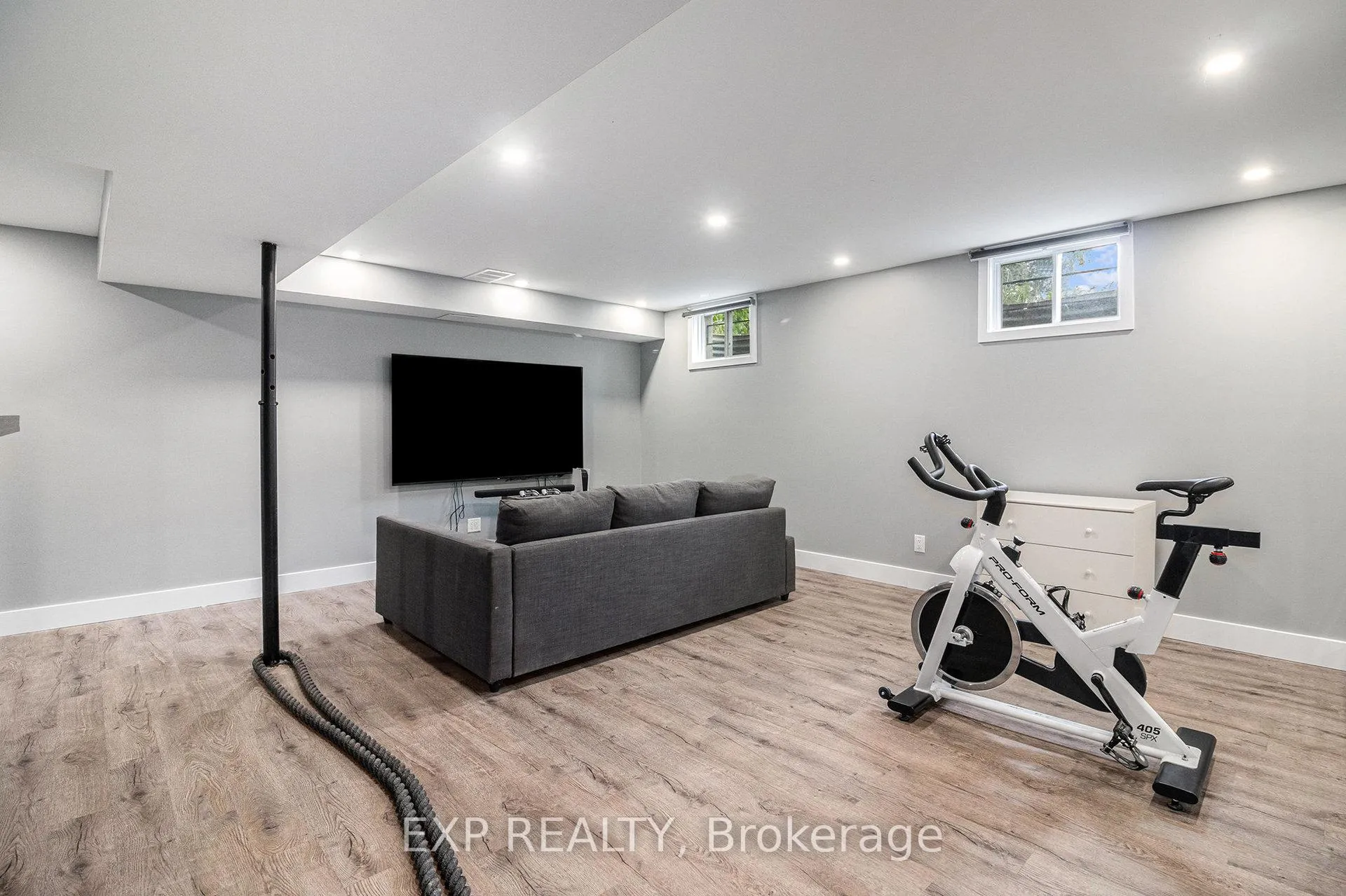 Photo 33 of 2195 Niagara Drive, Ottawa, Applewood Acres — HOMEH