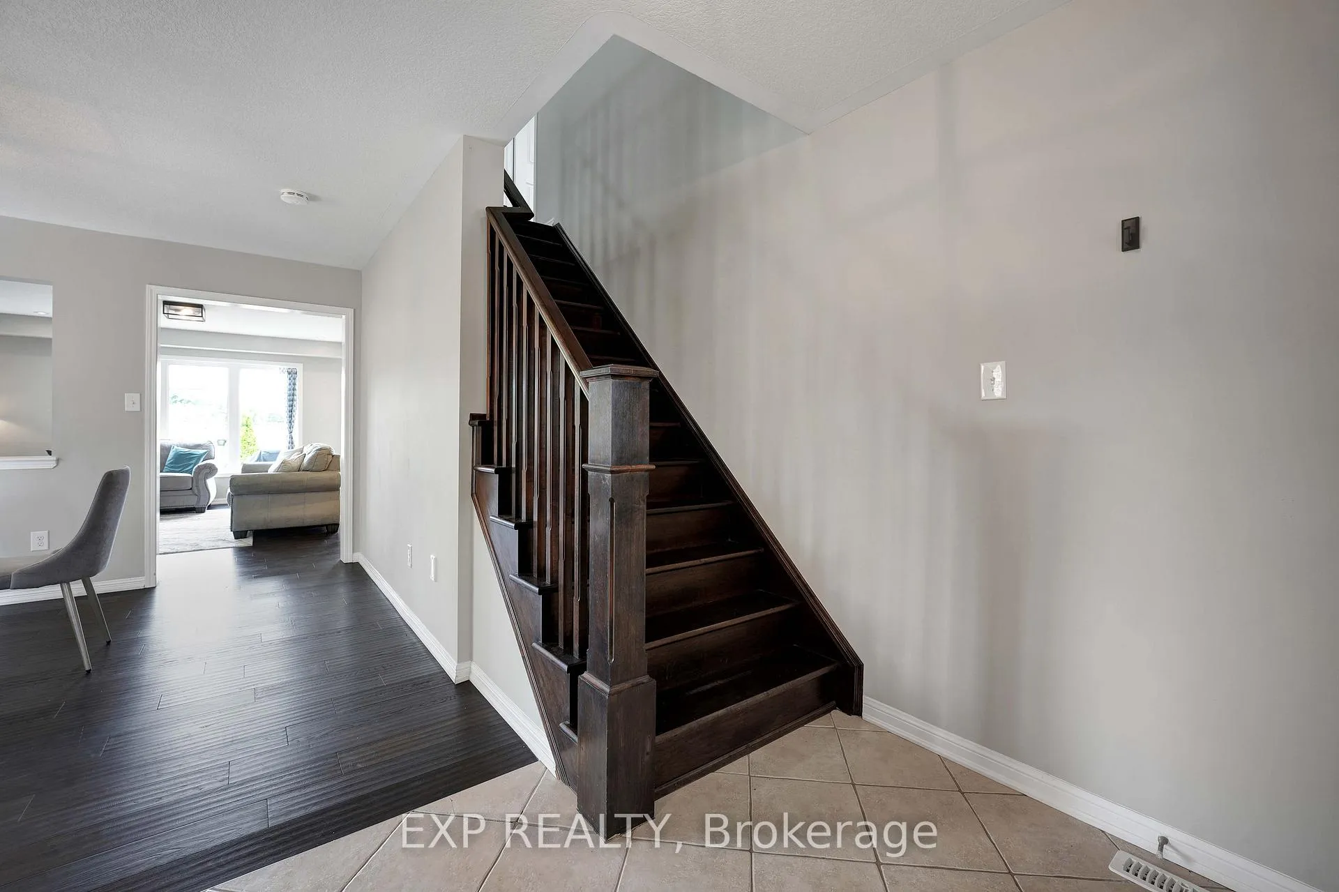 Photo 4 of 27 Beattie Crescent, Cambridge — HOMEH