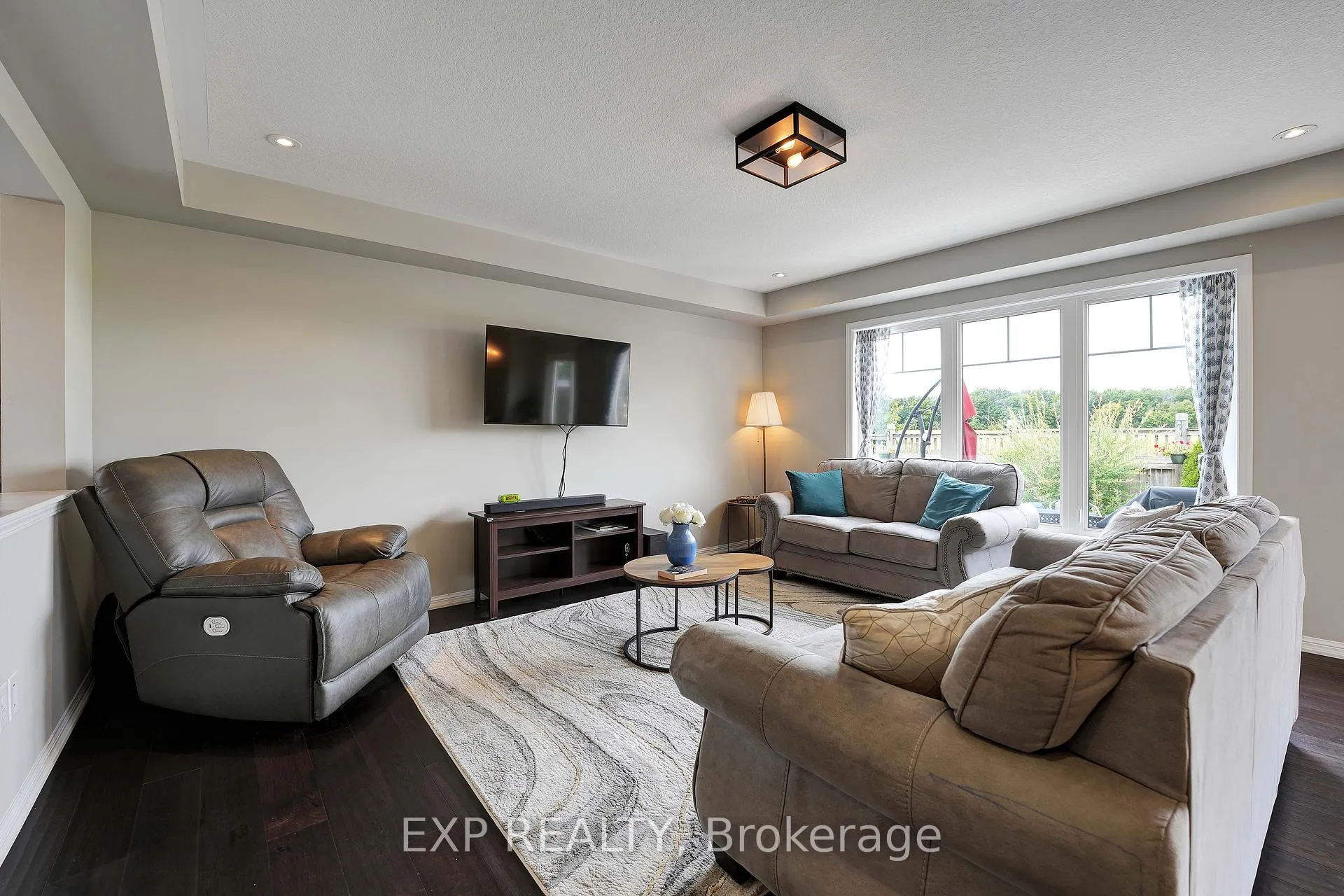 Photo 8 of 27 Beattie Crescent, Cambridge — HOMEH