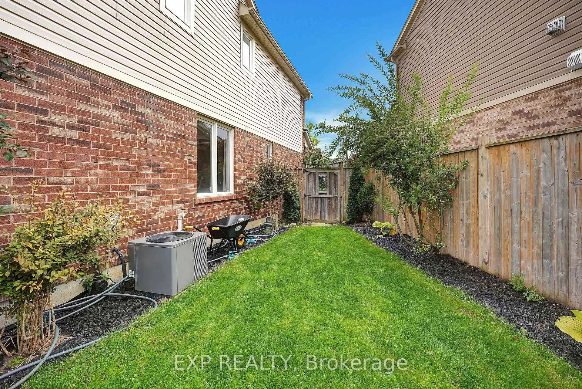 Photo 33 of 27 Beattie Crescent, Cambridge — HOMEH
