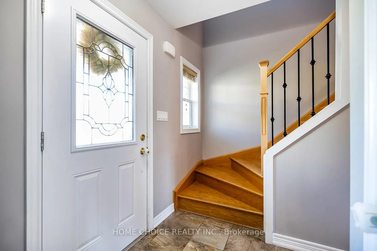 Photo 5 of 912 Broadway Boulevard, Peterborough, Northcrest Ward 5 — HOMEH