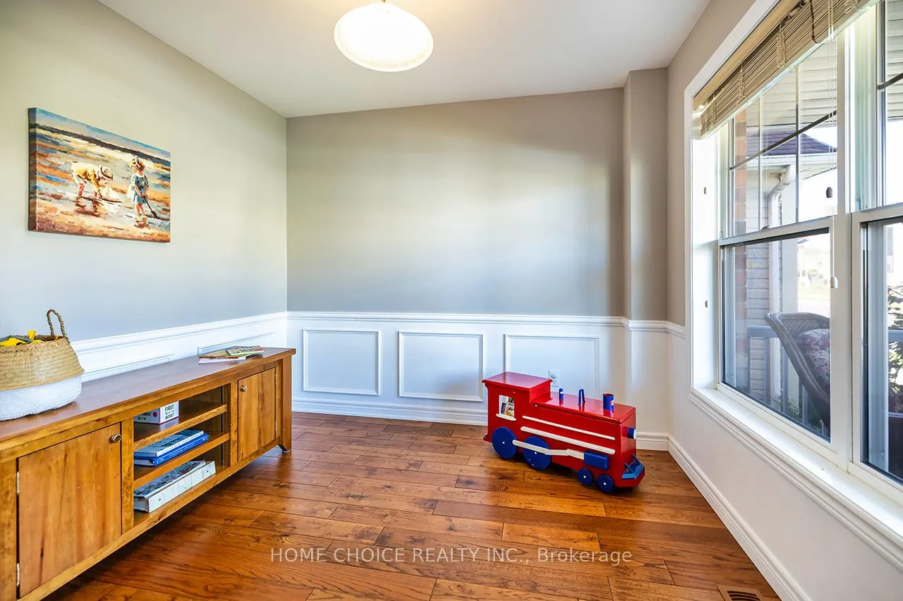 Photo 7 of 912 Broadway Boulevard, Peterborough, Northcrest Ward 5 — HOMEH