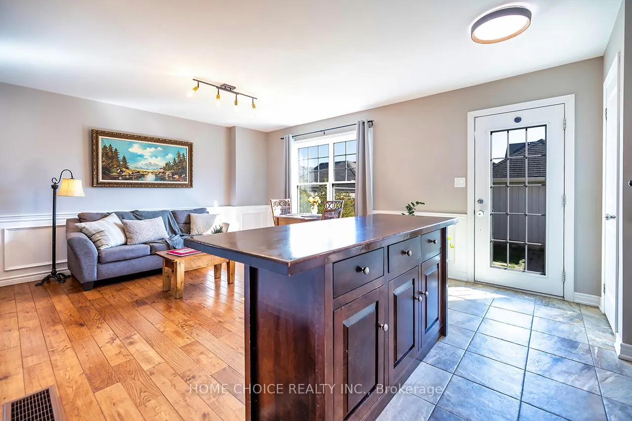 Photo 12 of 912 Broadway Boulevard, Peterborough, Northcrest Ward 5 — HOMEH