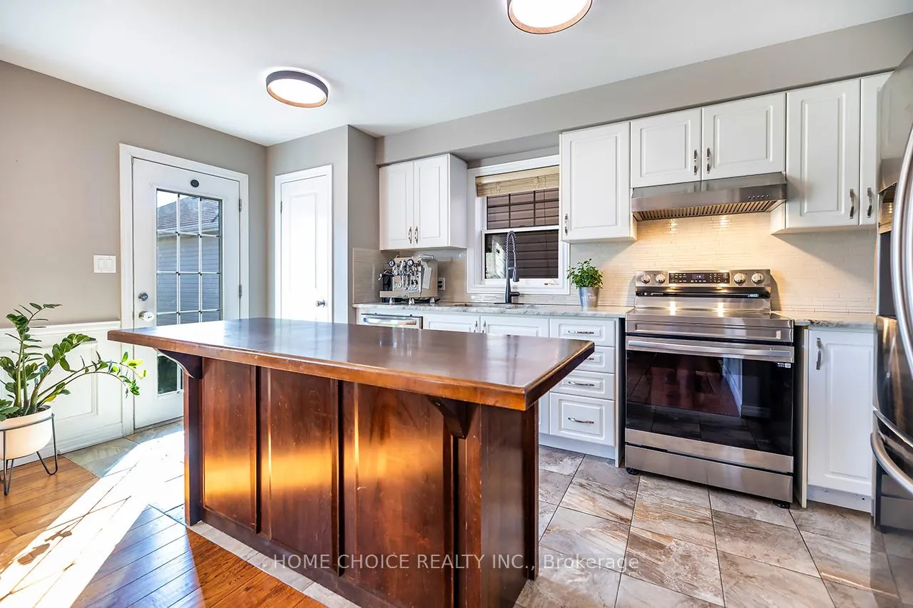 Photo 15 of 912 Broadway Boulevard, Peterborough, Northcrest Ward 5 — HOMEH