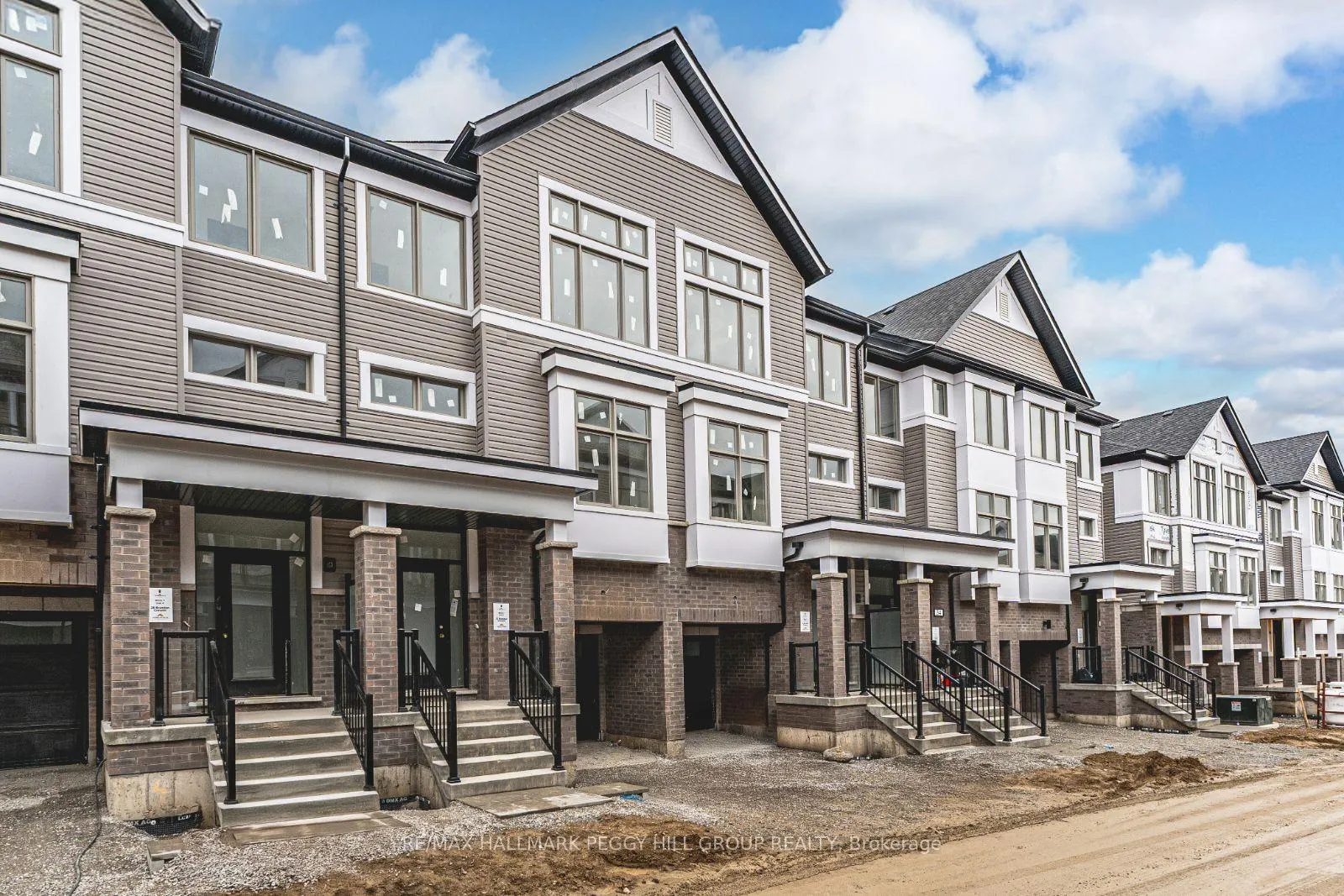 Photo 1 of 32 Brandon Crescent, New Tecumseth, Beeton — HOMEH