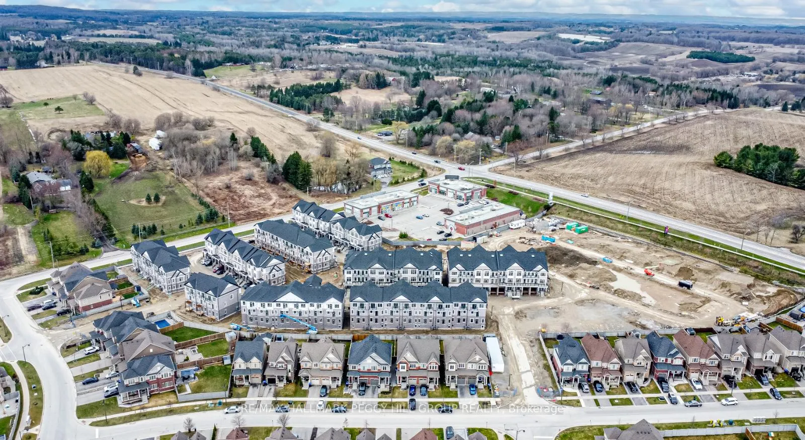 Photo 2 of 32 Brandon Crescent, New Tecumseth, Beeton — HOMEH