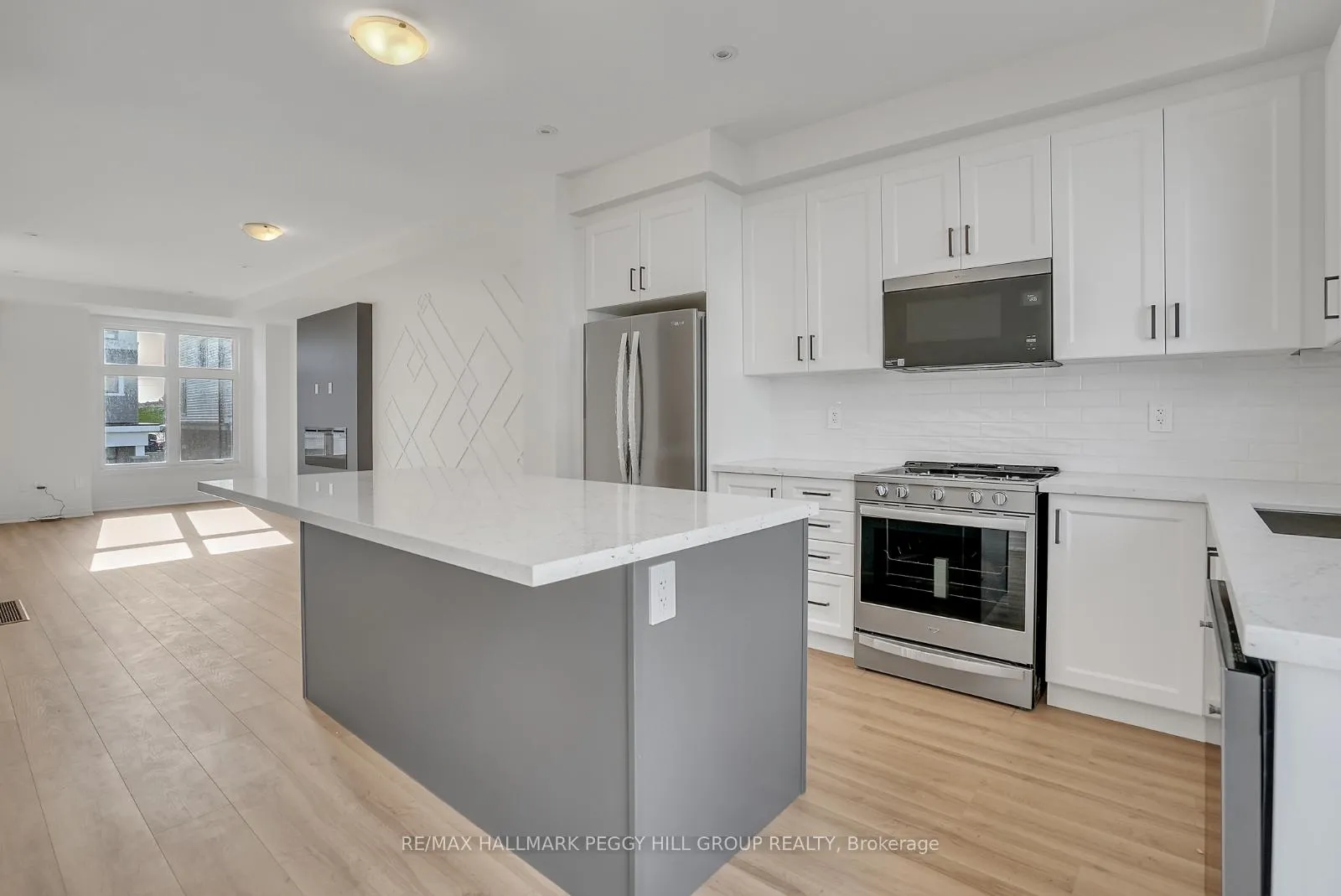Photo 7 of 32 Brandon Crescent, New Tecumseth, Beeton — HOMEH