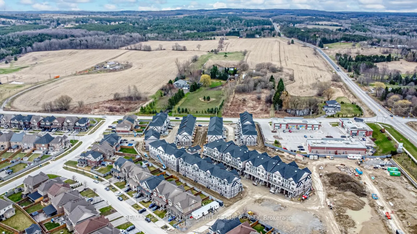 Photo 15 of 32 Brandon Crescent, New Tecumseth, Beeton — HOMEH
