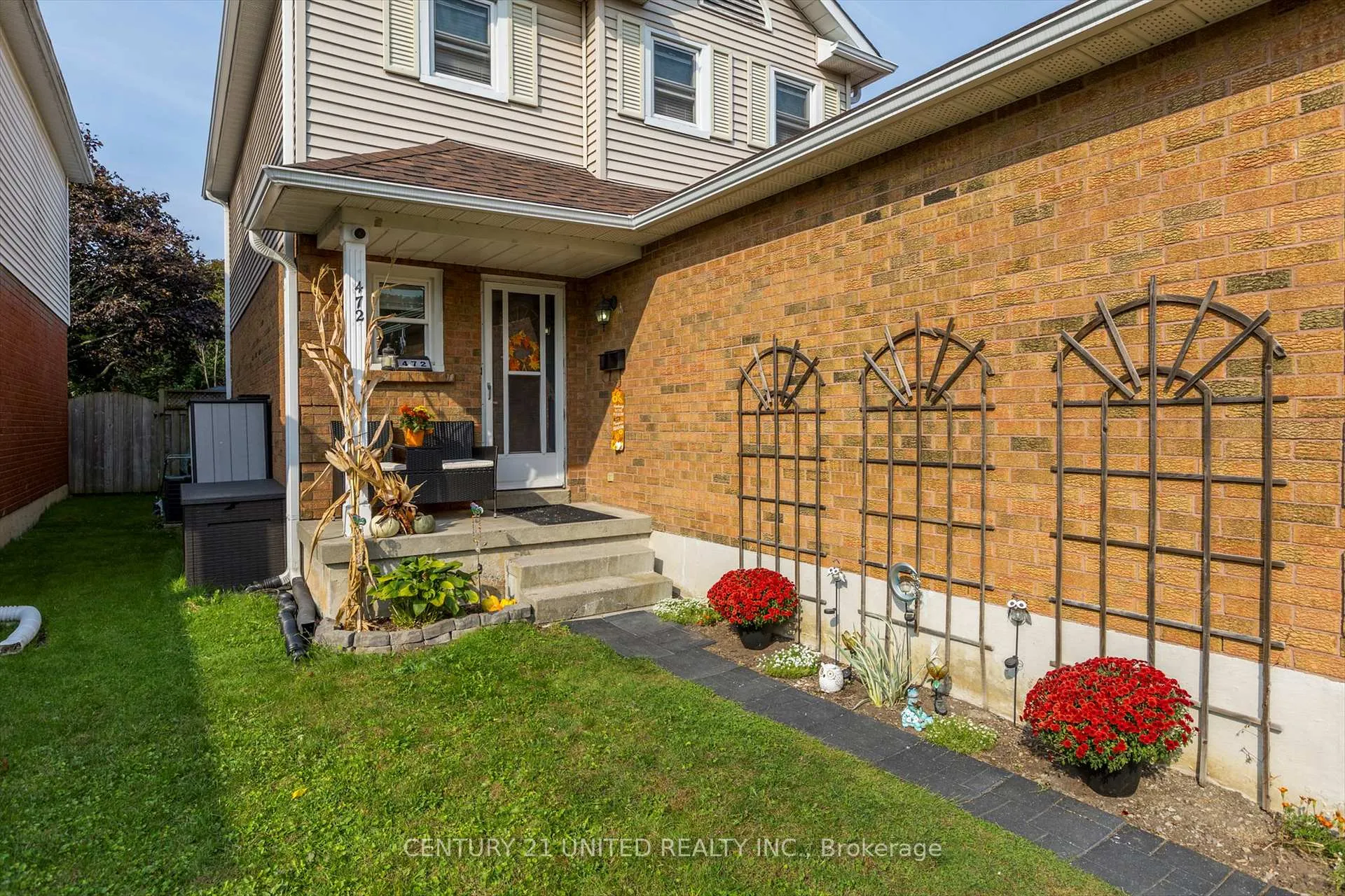 Photo 2 of 472 Burnham Manor Court, Cobourg — HOMEH