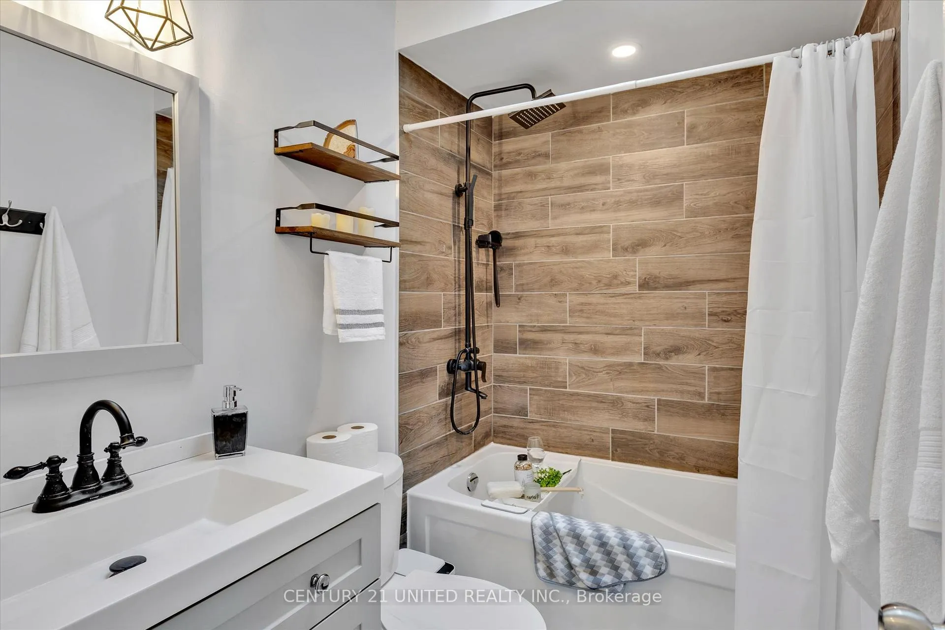 Photo 19 of 472 Burnham Manor Court, Cobourg — HOMEH