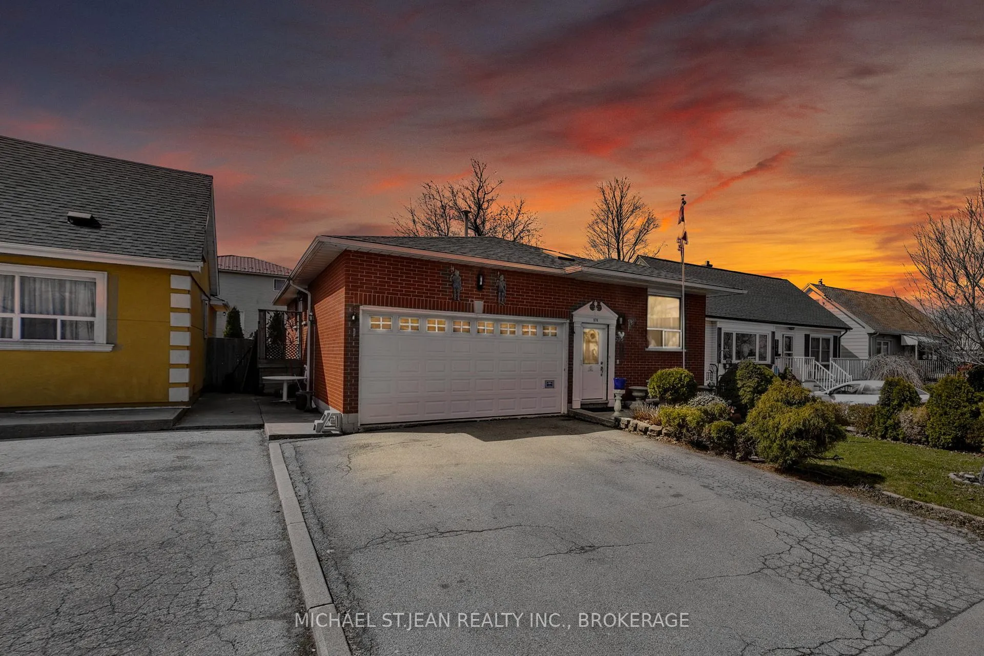 Photo 1 of 576 Stone Church Road E, Hamilton, Butler — HOMEH