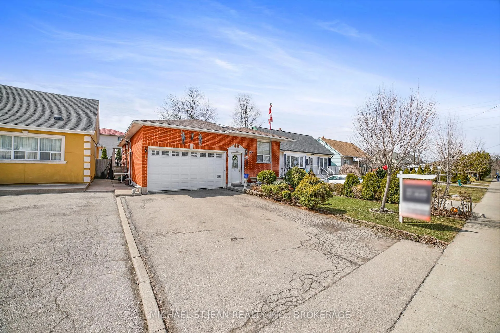 Photo 2 of 576 Stone Church Road E, Hamilton, Butler — HOMEH
