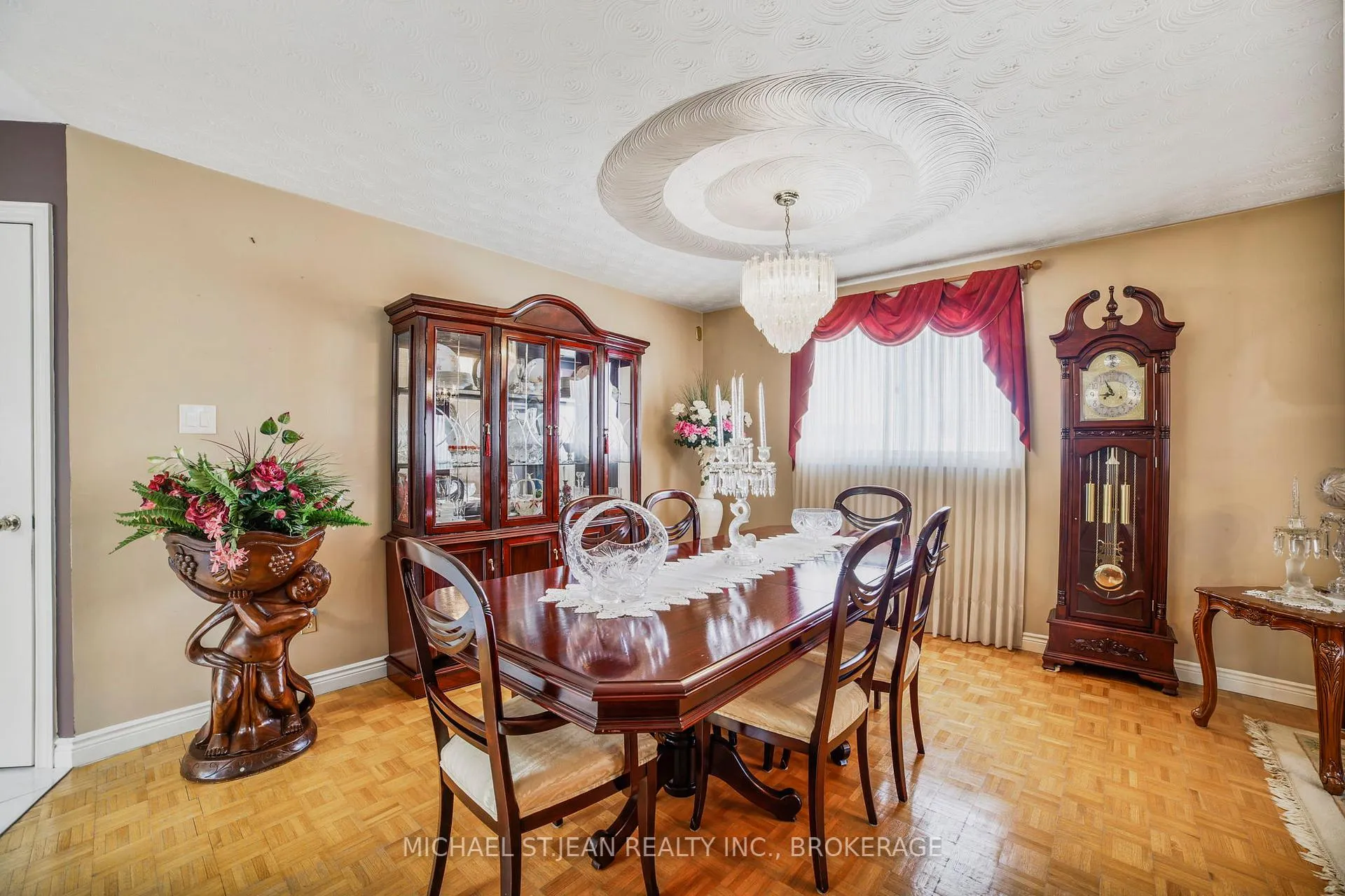 Photo 10 of 576 Stone Church Road E, Hamilton, Butler — HOMEH