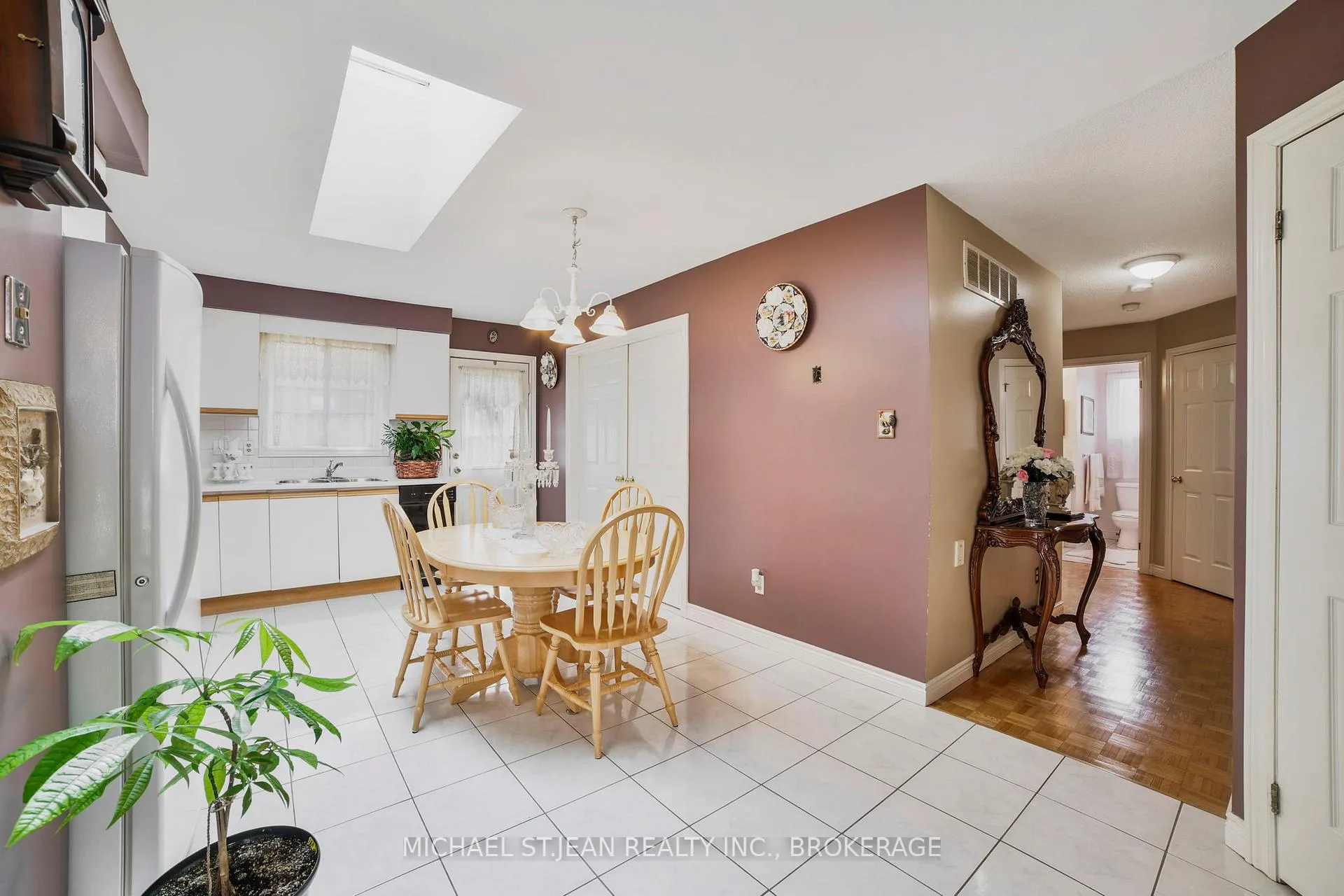 Photo 12 of 576 Stone Church Road E, Hamilton, Butler — HOMEH