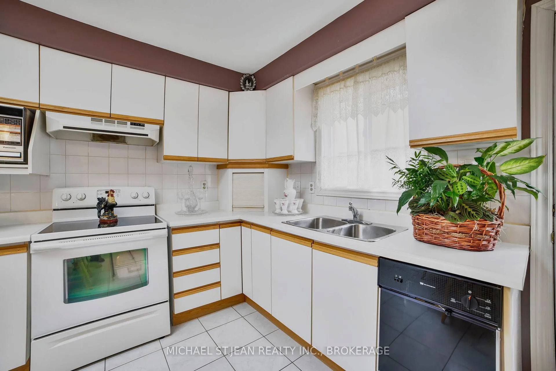 Photo 15 of 576 Stone Church Road E, Hamilton, Butler — HOMEH