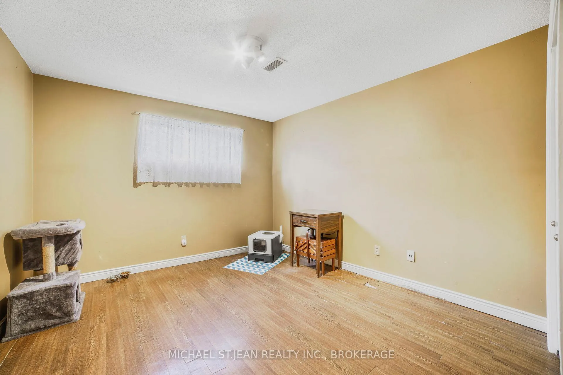 Photo 26 of 576 Stone Church Road E, Hamilton, Butler — HOMEH